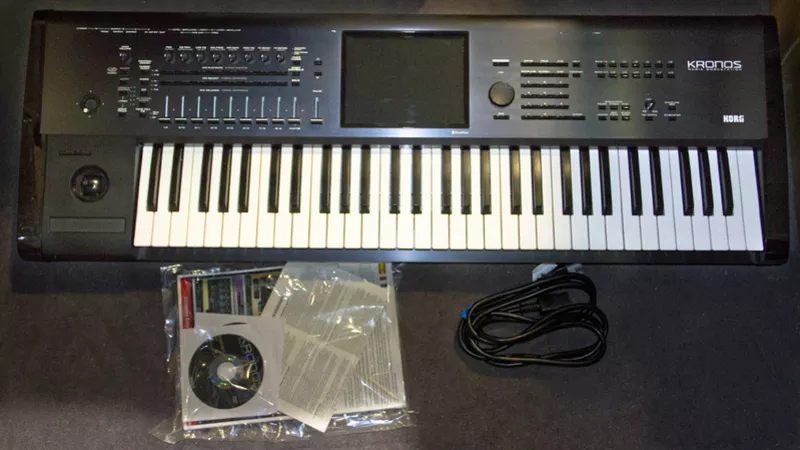 KORG KRONOS 61 Synthesizer / Music Workstation: $2400 2