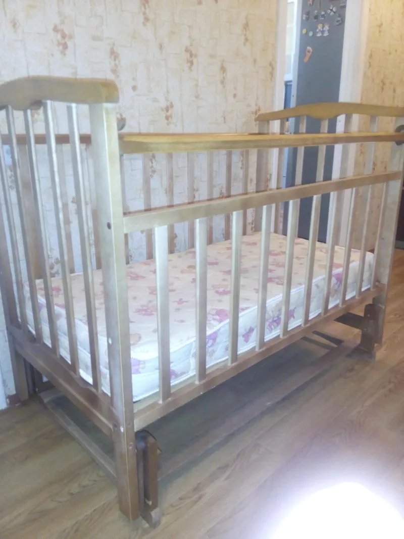 продам детскую,  деревянную кроватку,  б/у,  450000 руб